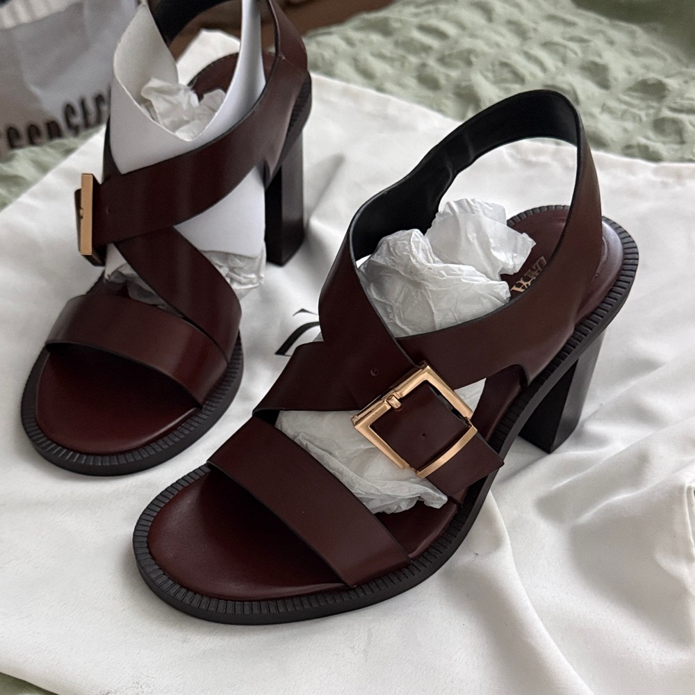 Zara Burgundy Heels with Gold Buckle EU 37- USA 6.5-7